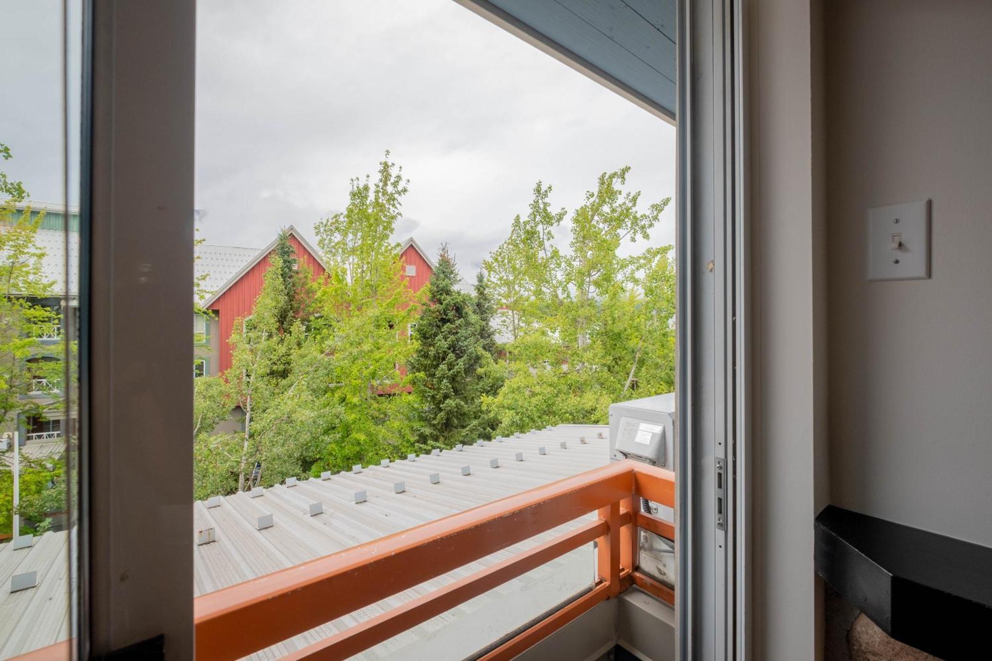 Eagle Lodge By Outpost Whistler Buitenkant foto